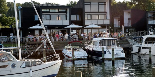 Brejning Havn Restaurant Galionen front terrasse servering