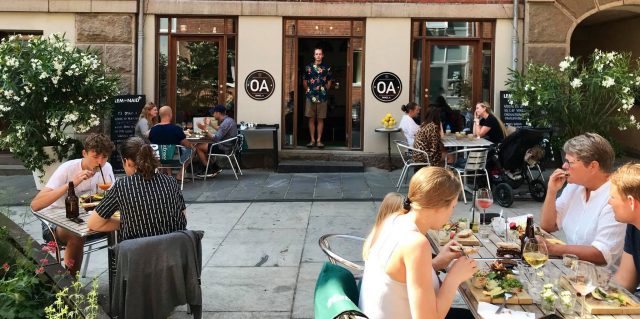 Onkel A café front facade af bygning